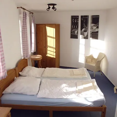 Burg Hostel *